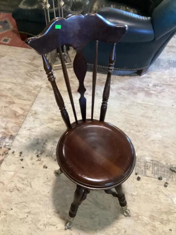 Wood spindle-back chair with a round seat