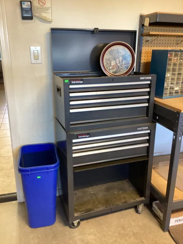 Rolling tool chest