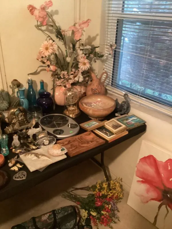 Table of decor and a flower arrangement by a window