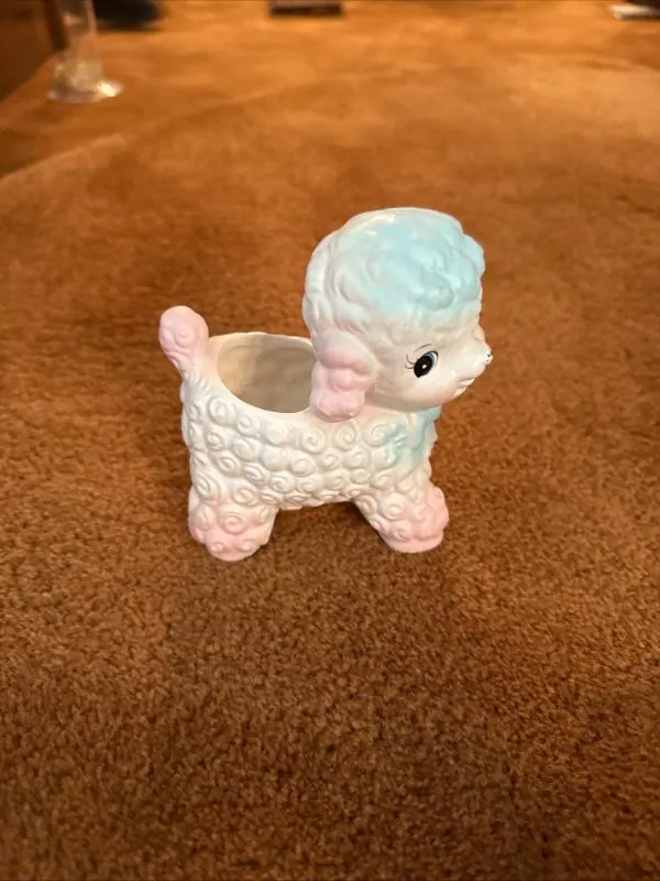 Pastel lamb planter