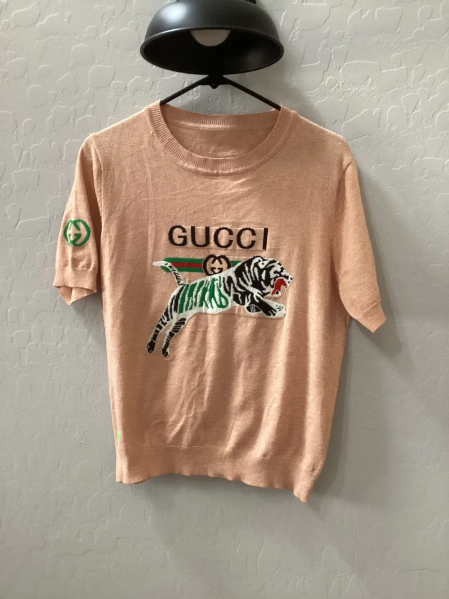 Gucci T-shirt with a tiger design on a hanger