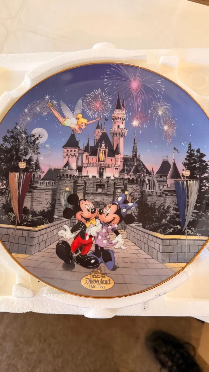 Disney collector plate with Mickey and Minnie in front of a castle