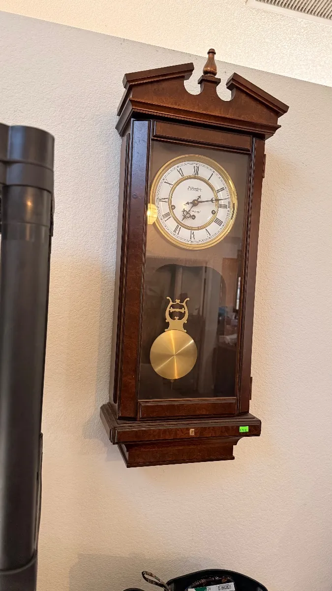 Wood pendulum wall clock