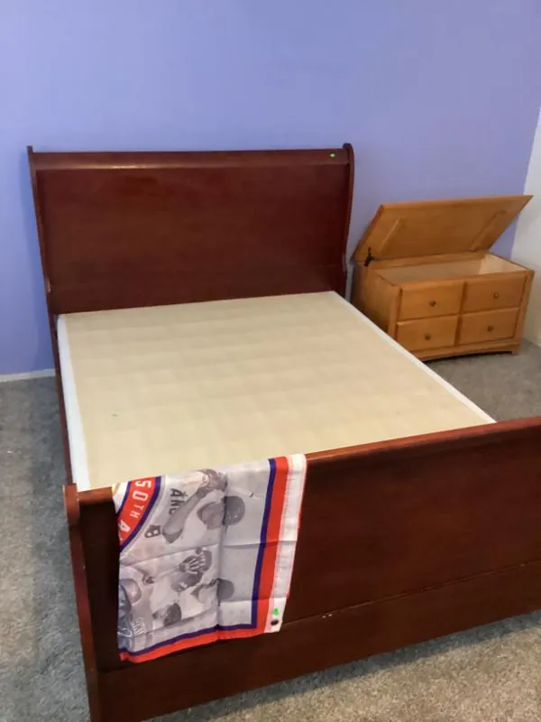 Wood sleigh bed