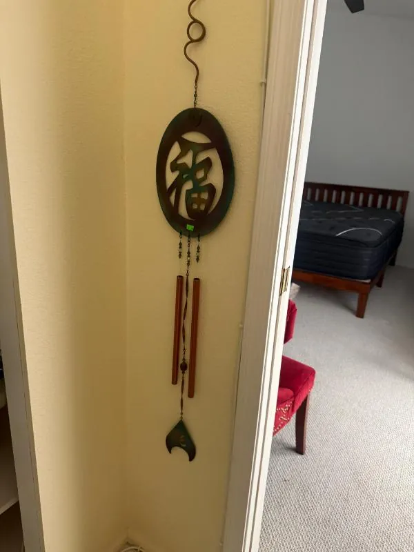 Hanging wind chime with a round medallion